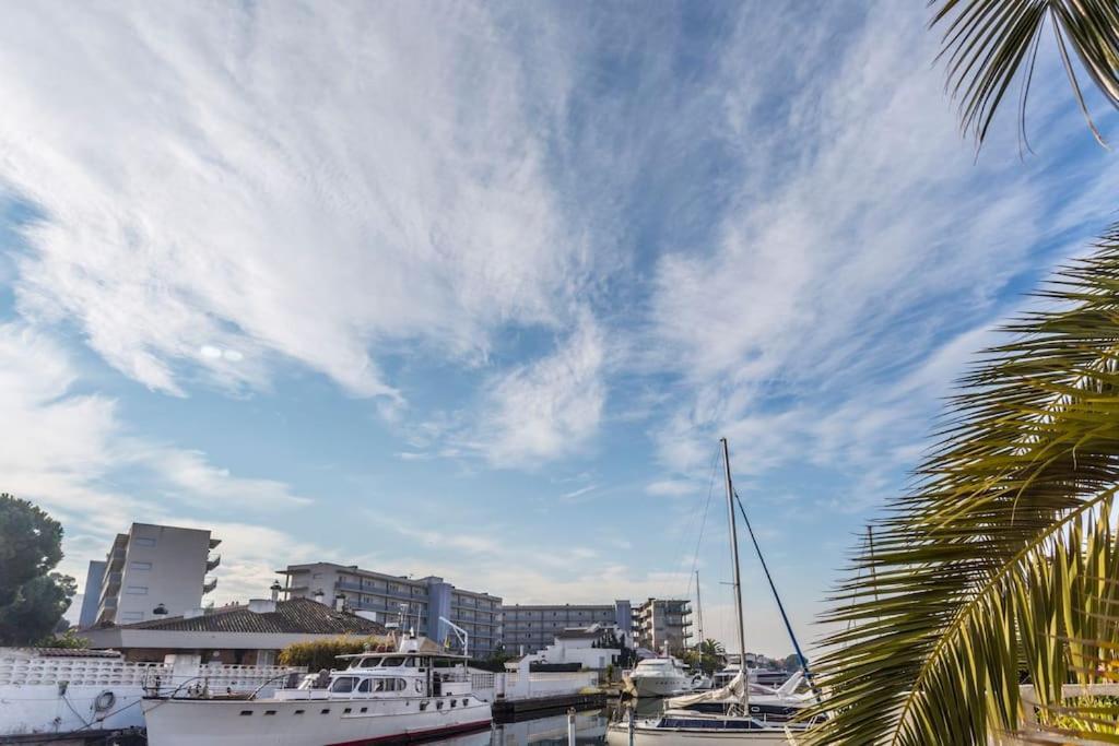 Piso De 2 Habitaciones, 3 Piscinas Y Cerca Del Mar Ρόζες Εξωτερικό φωτογραφία