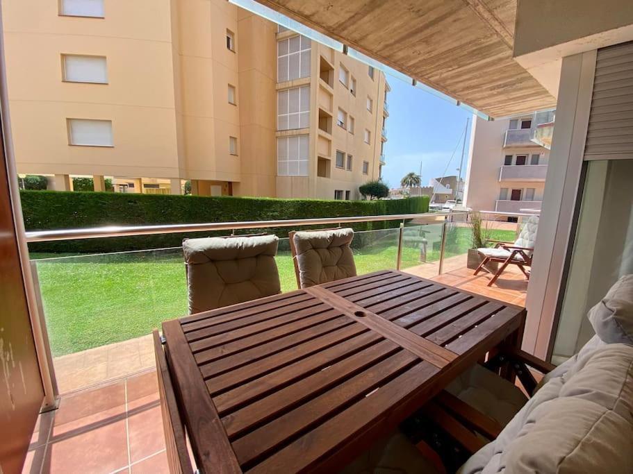 Piso De 2 Habitaciones, 3 Piscinas Y Cerca Del Mar Ρόζες Εξωτερικό φωτογραφία