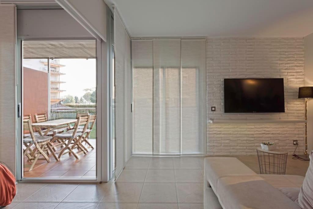 Piso De 2 Habitaciones, 3 Piscinas Y Cerca Del Mar Ρόζες Εξωτερικό φωτογραφία