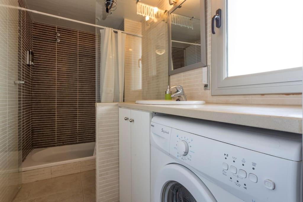 Piso De 2 Habitaciones, 3 Piscinas Y Cerca Del Mar Ρόζες Εξωτερικό φωτογραφία