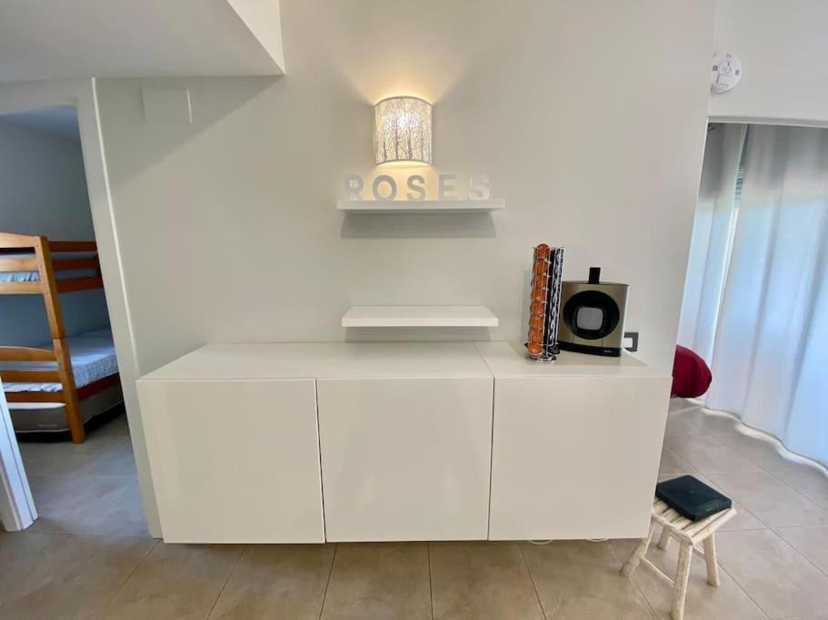 Piso De 2 Habitaciones, 3 Piscinas Y Cerca Del Mar Ρόζες Εξωτερικό φωτογραφία