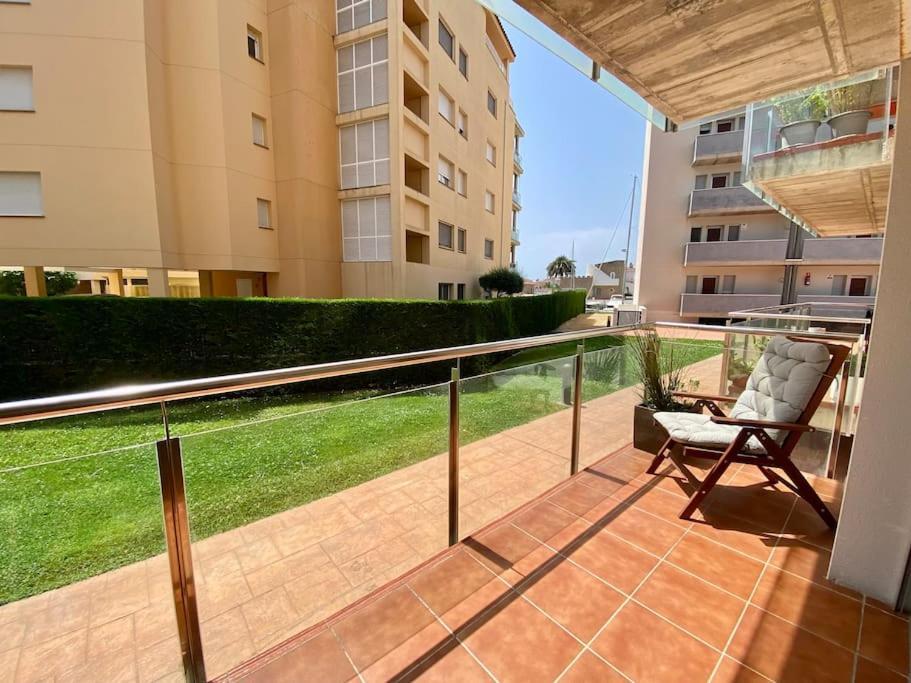Piso De 2 Habitaciones, 3 Piscinas Y Cerca Del Mar Ρόζες Εξωτερικό φωτογραφία