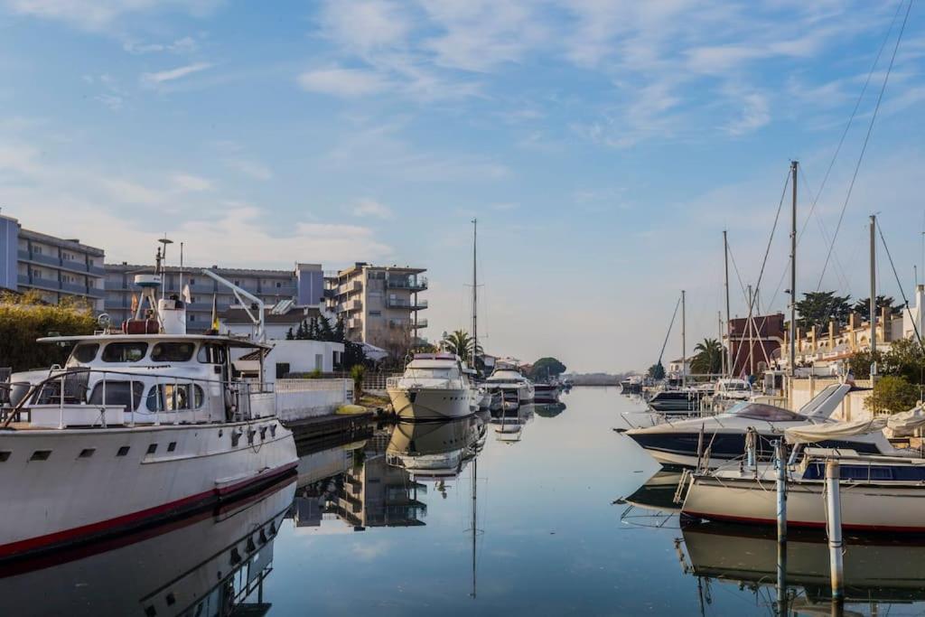Piso De 2 Habitaciones, 3 Piscinas Y Cerca Del Mar Ρόζες Εξωτερικό φωτογραφία